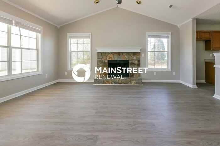 1514 N Hampton Ct - Photo 3 of 18