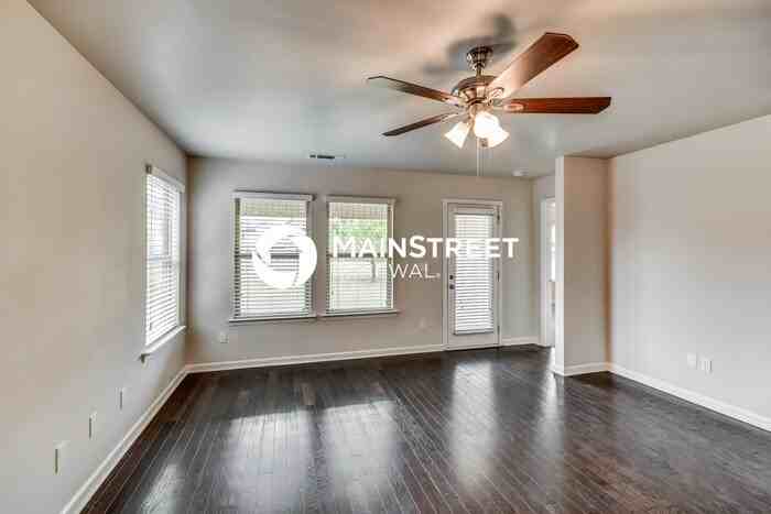 6672 Woodford Ln - Photo 2 of 17