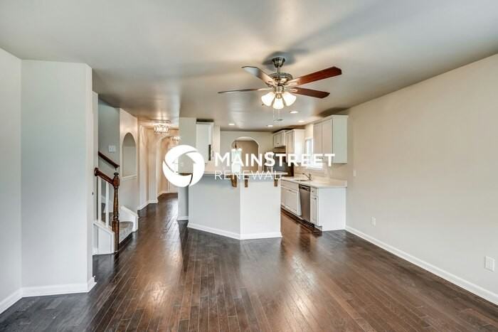 6672 Woodford Ln - Photo 3 of 17
