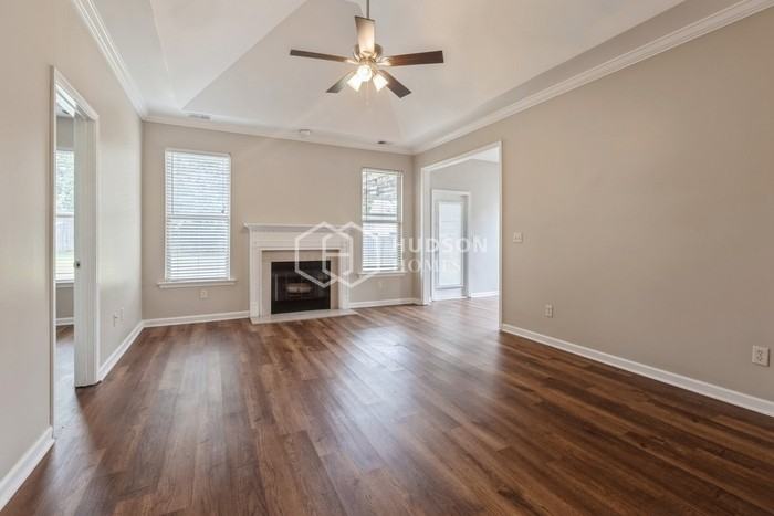 1135 Avalon Dr - Photo 4 of 26