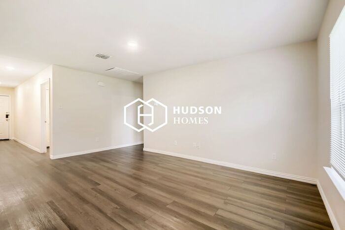 1005 E Calhoun Ave - Photo 4 of 16