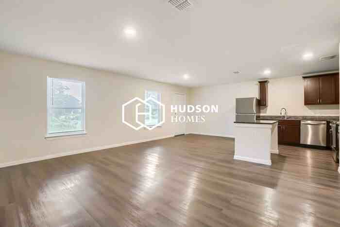 1005 E Calhoun Ave - Photo 5 of 16