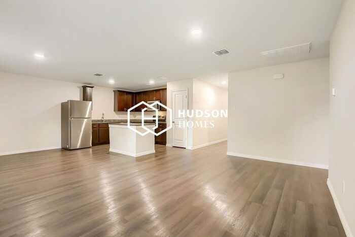1005 E Calhoun Ave - Photo 6 of 16