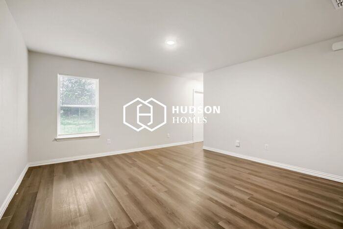 1013 Earle Ave - Photo 4 of 16