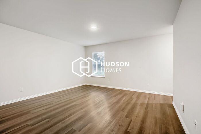1013 Earle Ave - Photo 5 of 16