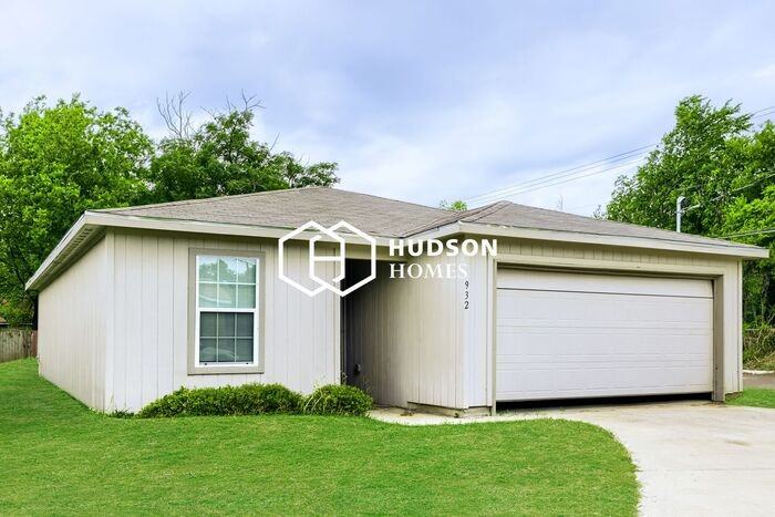 932 Dawson St - Photo 3 of 16