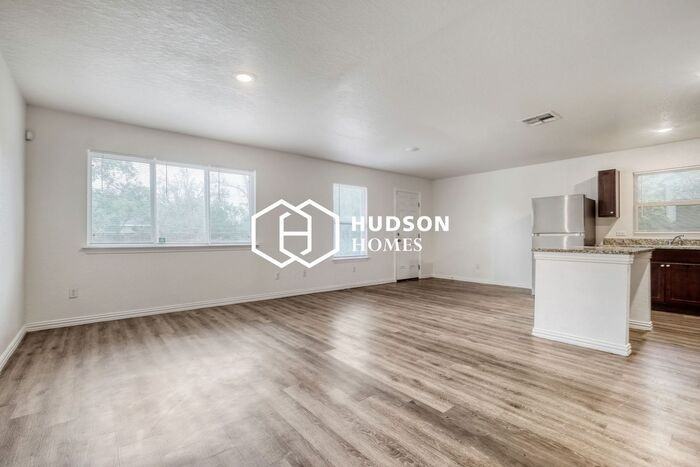 323 Ferris Ave - Photo 3 of 14