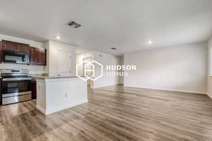 323 Ferris Ave - Photo 4 of 14