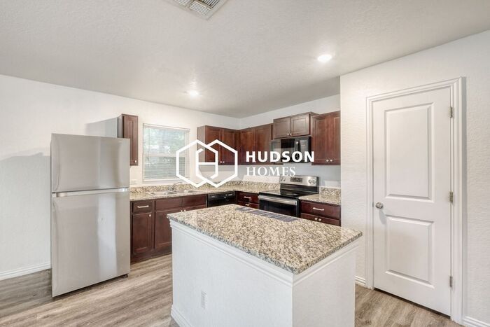 323 Ferris Ave - Photo 5 of 14