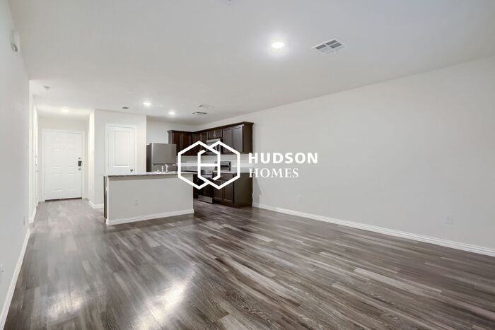 916 Olive St - Photo 6 of 16