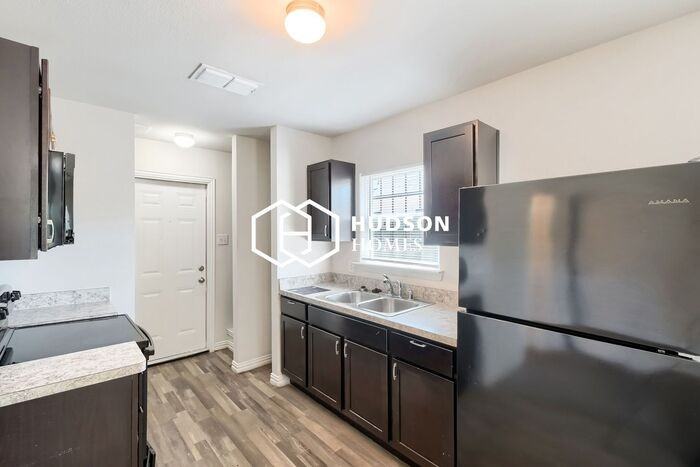 3408 Spring Ave - Photo 5 of 13