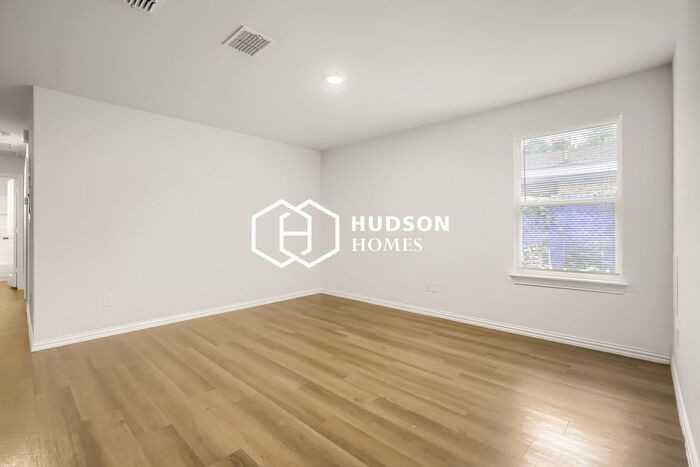 413 Lottie St #B - Photo 4 of 15