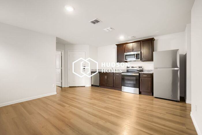 413 Lottie St #B - Photo 5 of 15