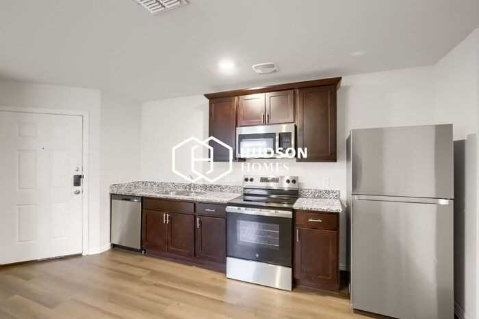 413 Lottie St #B - Photo 6 of 15