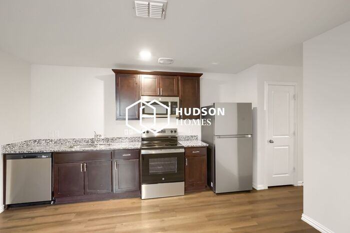 413 Lottie St #B - Photo 7 of 15