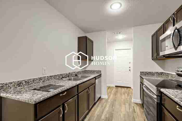 3639 Pine St - Photo 4 of 14
