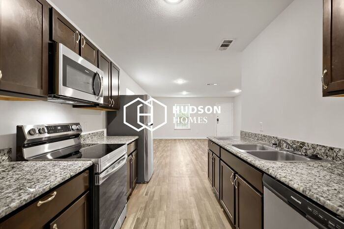 3639 Pine St - Photo 5 of 14