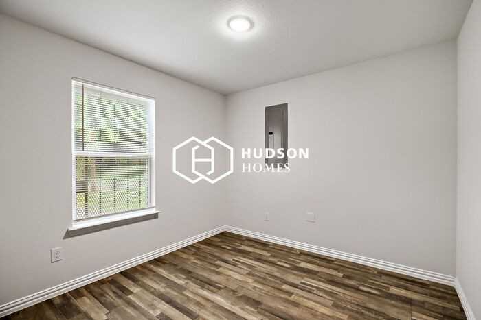 3639 Pine St - Photo 6 of 14