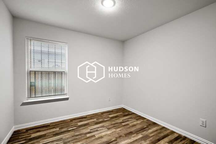 3639 Pine St - Photo 7 of 14