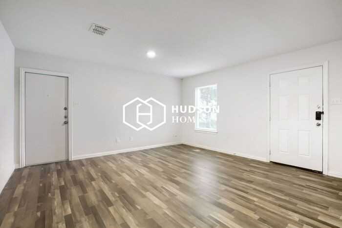 1611 Bryan Ave #B - Photo 4 of 16