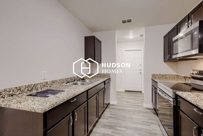 4525 Metropolitan Ave - Photo 4 of 14