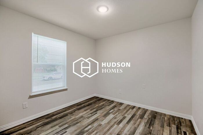 4525 Metropolitan Ave - Photo 6 of 14