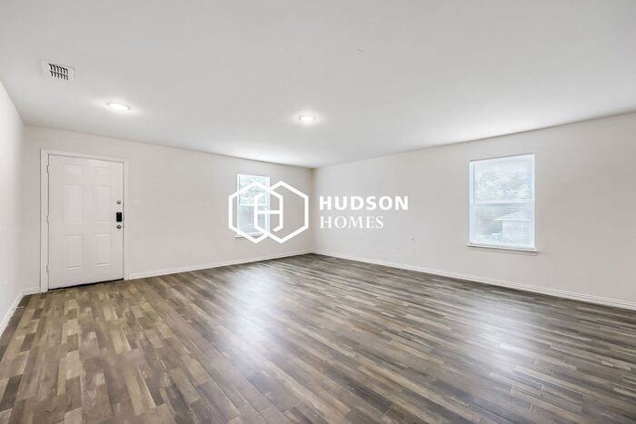 459 Admiral Dr - Photo 4 of 16