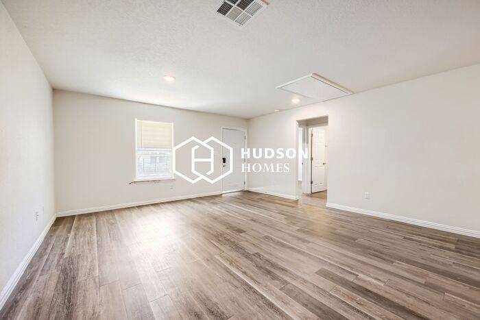 1823 San Carlos St - Photo 3 of 14