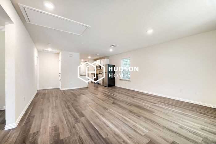 1823 San Carlos St - Photo 4 of 14
