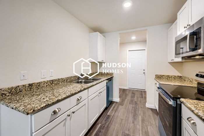 1823 San Carlos St - Photo 5 of 14