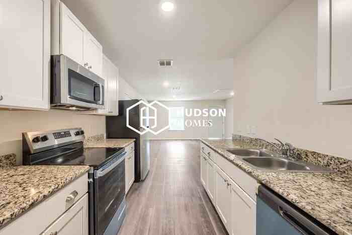 1823 San Carlos St - Photo 6 of 14