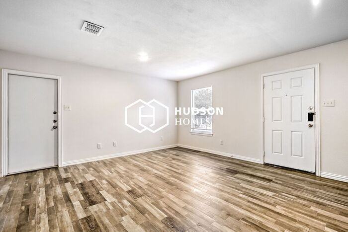 718 Garland Ave #B - Photo 4 of 14