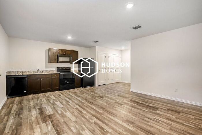 718 Garland Ave #B - Photo 5 of 14