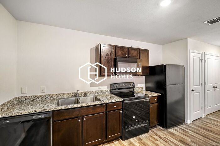 718 Garland Ave #B - Photo 6 of 14