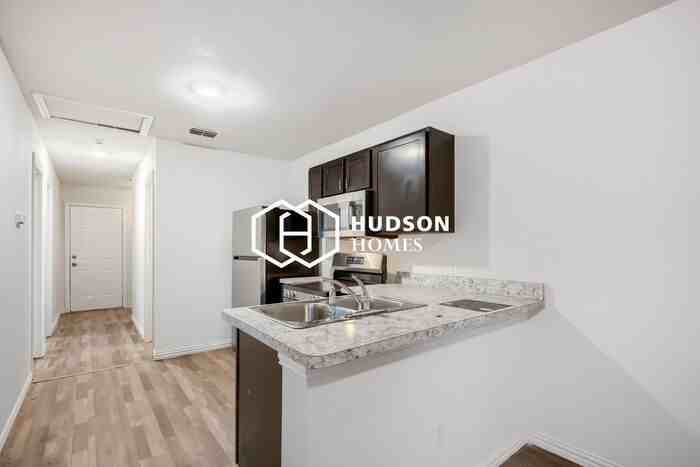 2711 Cross St - Photo 5 of 12