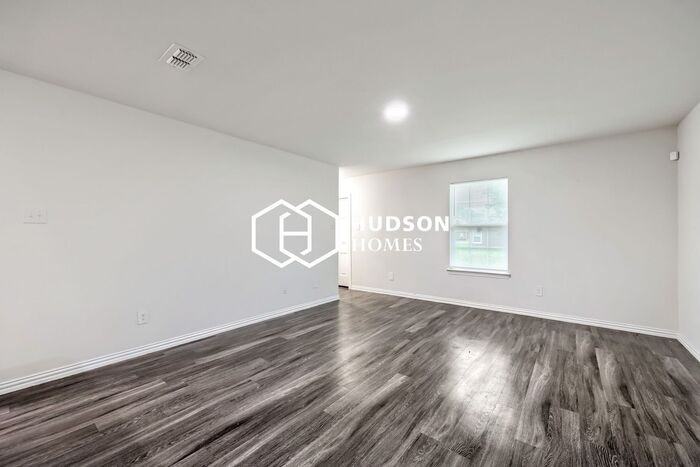2722 William St - Photo 3 of 14