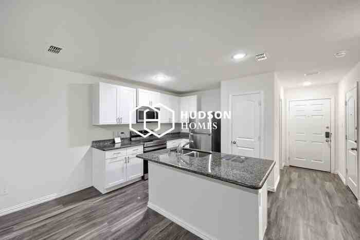 2722 William St - Photo 5 of 14