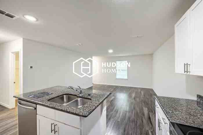 2722 William St - Photo 6 of 14