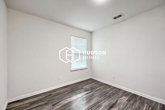 2722 William St - Photo 7 of 14