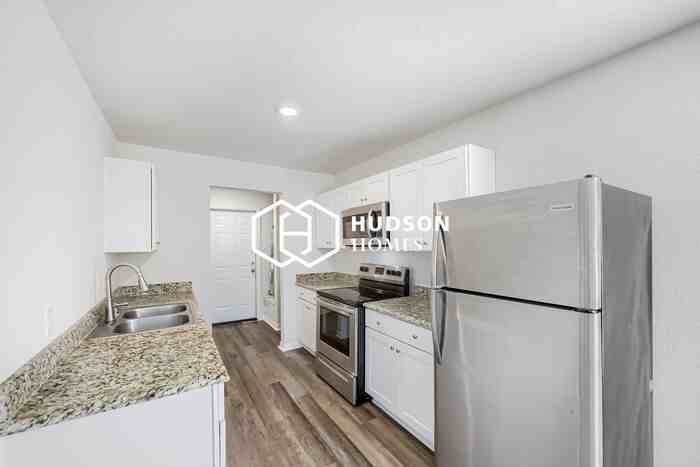 5913 Montague St - Photo 5 of 14