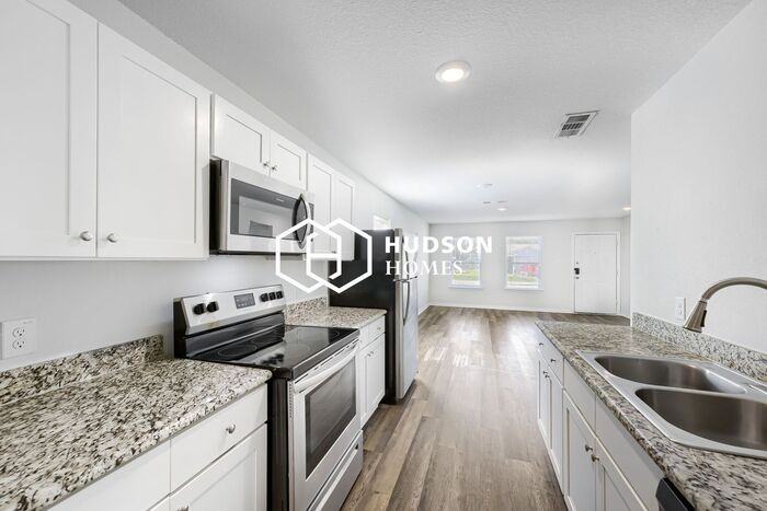 5913 Montague St - Photo 6 of 14