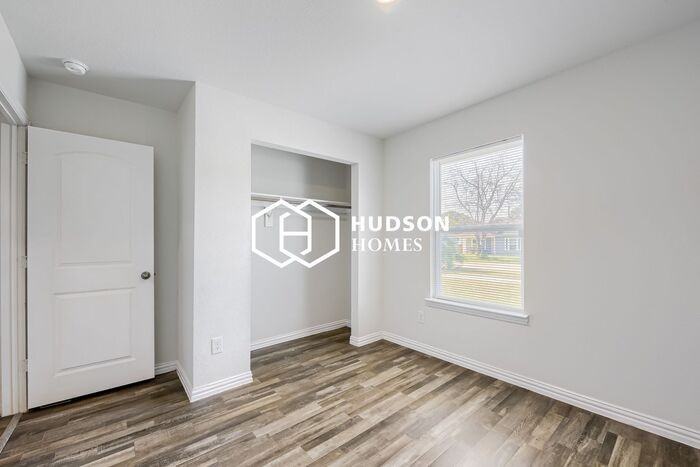 5913 Montague St - Photo 7 of 14