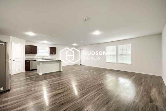 821 Harbor Point Rd - Photo 3 of 14