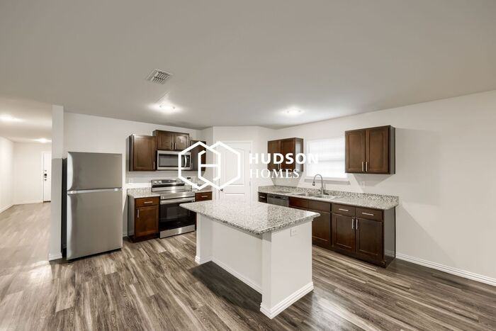 821 Harbor Point Rd - Photo 5 of 14