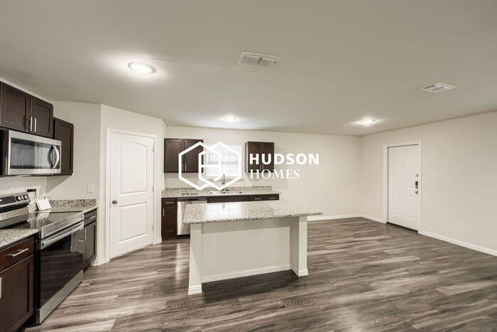 821 Harbor Point Rd - Photo 6 of 14