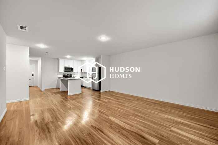 2032 Clay St - Photo 4 of 14