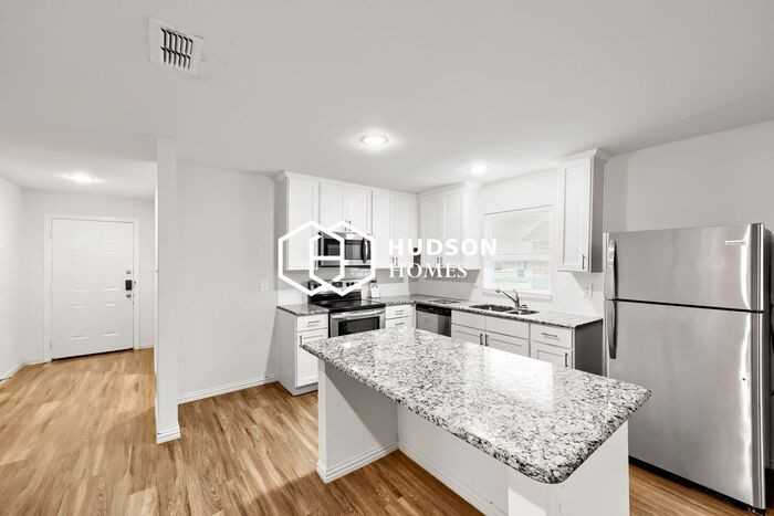 2032 Clay St - Photo 5 of 14