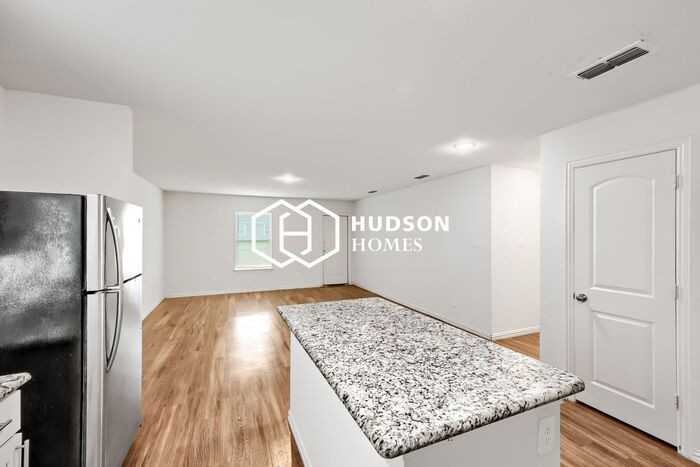 2032 Clay St - Photo 6 of 14