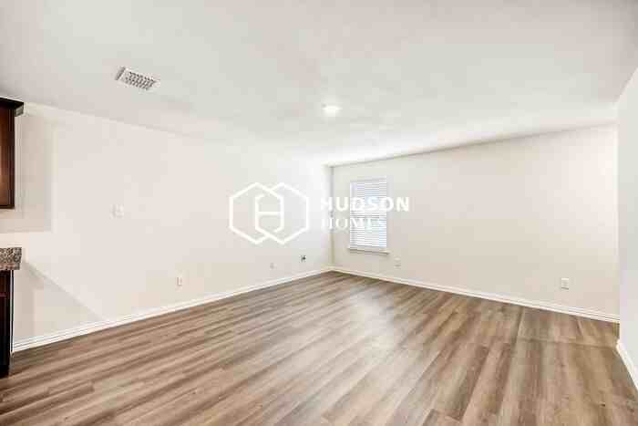 529 Dunbar St - Photo 3 of 14