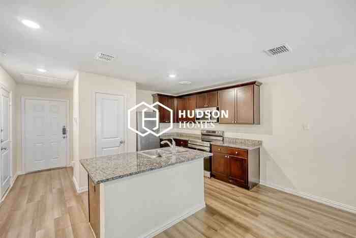 529 Dunbar St - Photo 5 of 14